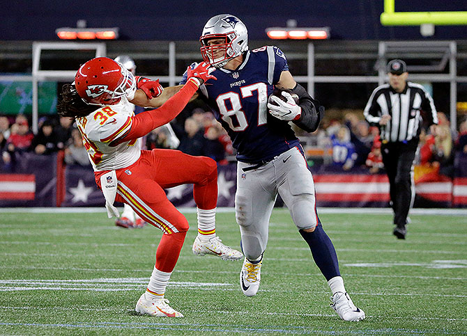 Rob Gronkowski vs. Chiefs (© Steven Senne / AP / picturedesk.com)