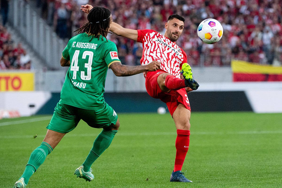 Kevin Mbabu gegen Vincenzo Grifo / Augsburg Freiburg Tipp Prognose