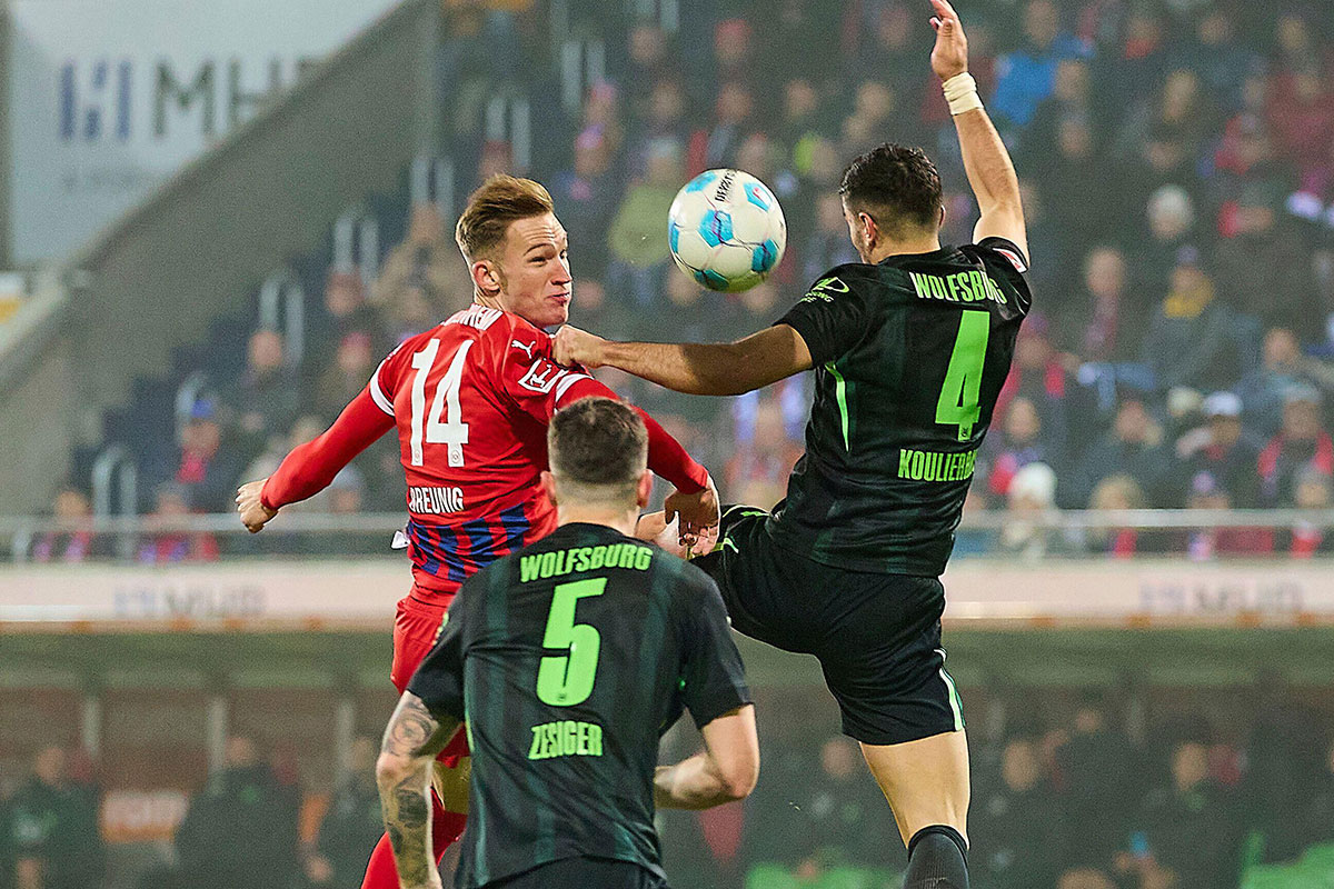 Konstantinos Koulierakis vs. Maximilian Breuning / Wolfsburg Heidenheim Tipp (© dpa picture alliance / Alamy Stock Photo)