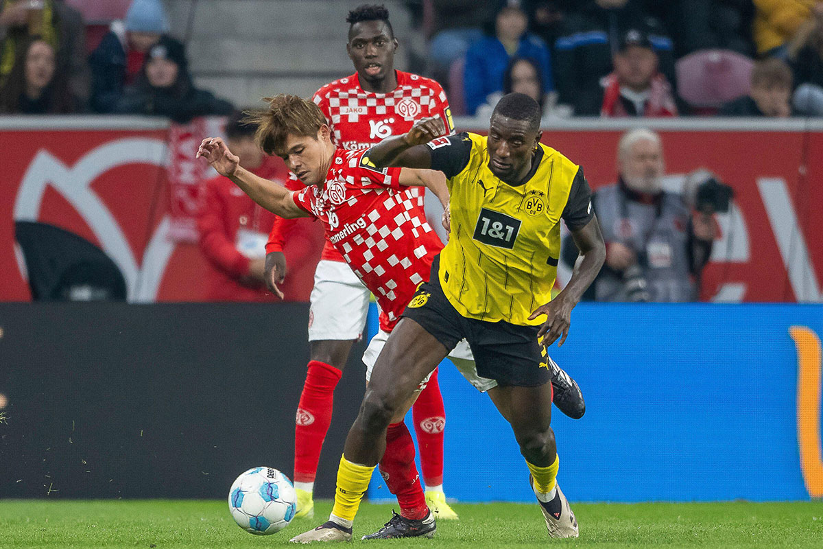 Serhou Guirassy und Kaishu Sano / Dortmund Mainz Tipp (© dpa picture alliance / Alamy Stock Photo)